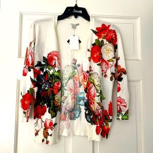 Halogen sweater, size small. Never worn with price tag.